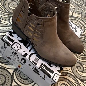 New in box size 8 brown booties